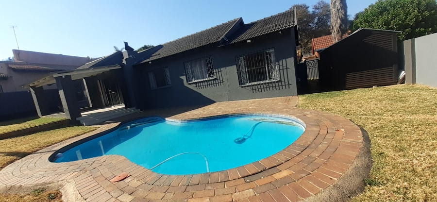 3 Bedroom Property for Sale in Mulbarton Gauteng