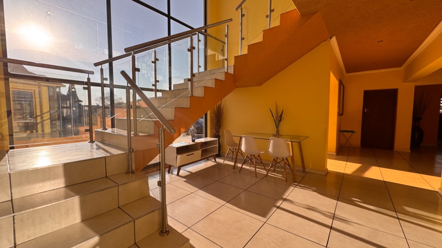 6 Bedroom Property for Sale in Three Rivers East Gauteng