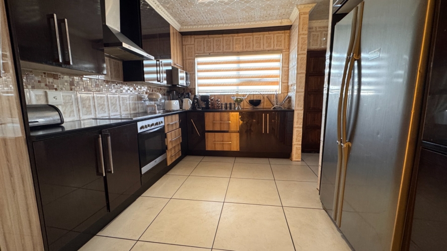 6 Bedroom Property for Sale in Three Rivers East Gauteng