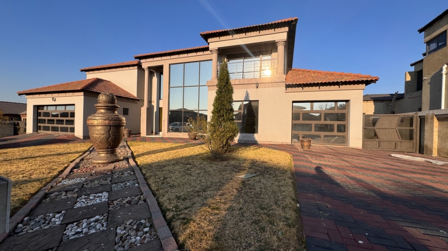 6 Bedroom Property for Sale in Three Rivers East Gauteng