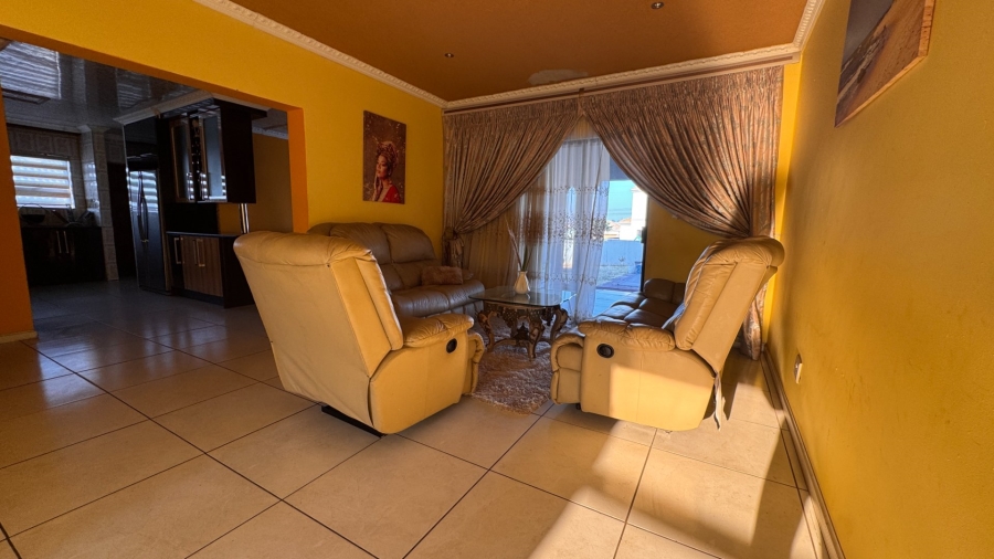 6 Bedroom Property for Sale in Three Rivers East Gauteng