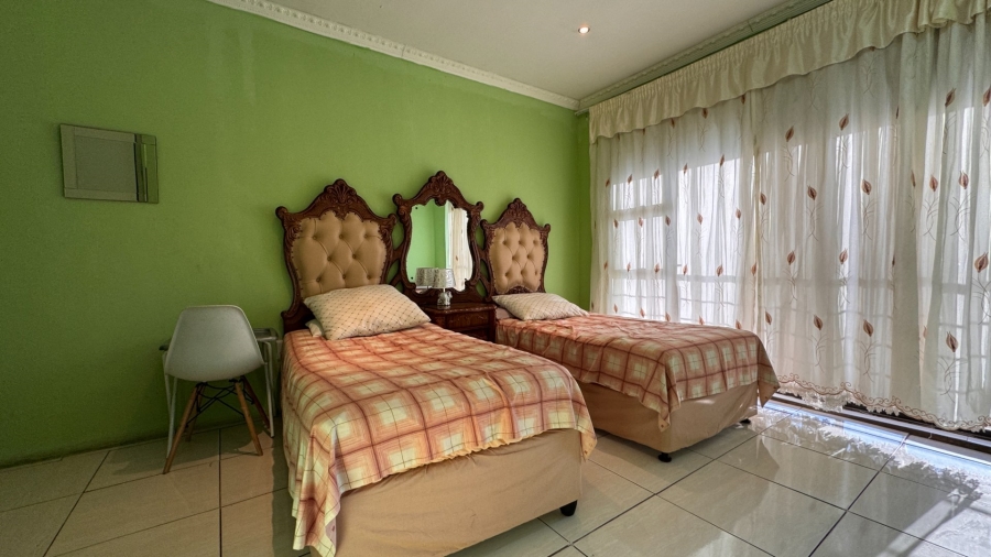 6 Bedroom Property for Sale in Three Rivers East Gauteng