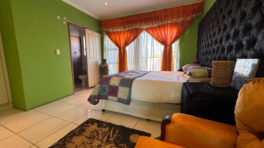 6 Bedroom Property for Sale in Three Rivers East Gauteng