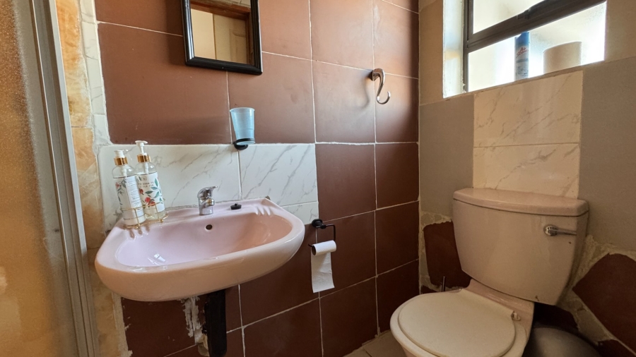 6 Bedroom Property for Sale in Three Rivers East Gauteng