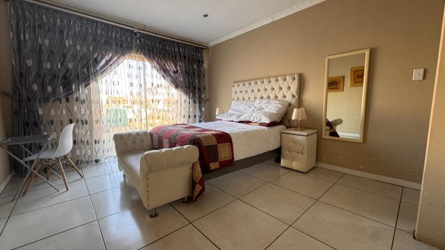 6 Bedroom Property for Sale in Three Rivers East Gauteng