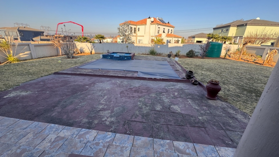 6 Bedroom Property for Sale in Three Rivers East Gauteng