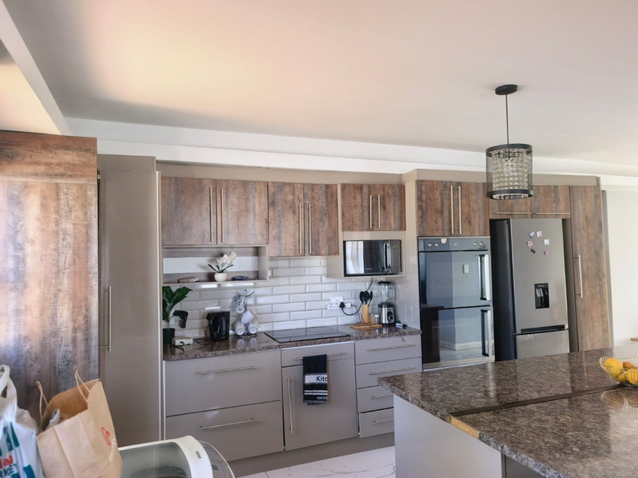 3 Bedroom Property for Sale in Strubenvale Gauteng