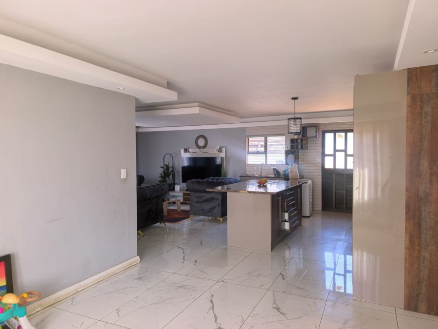3 Bedroom Property for Sale in Strubenvale Gauteng