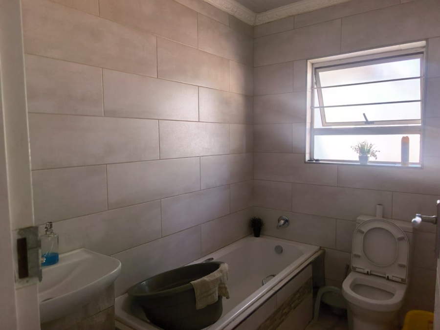 3 Bedroom Property for Sale in Strubenvale Gauteng