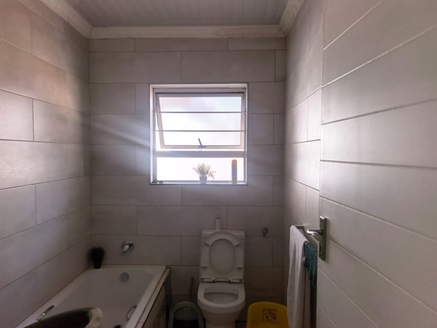3 Bedroom Property for Sale in Strubenvale Gauteng
