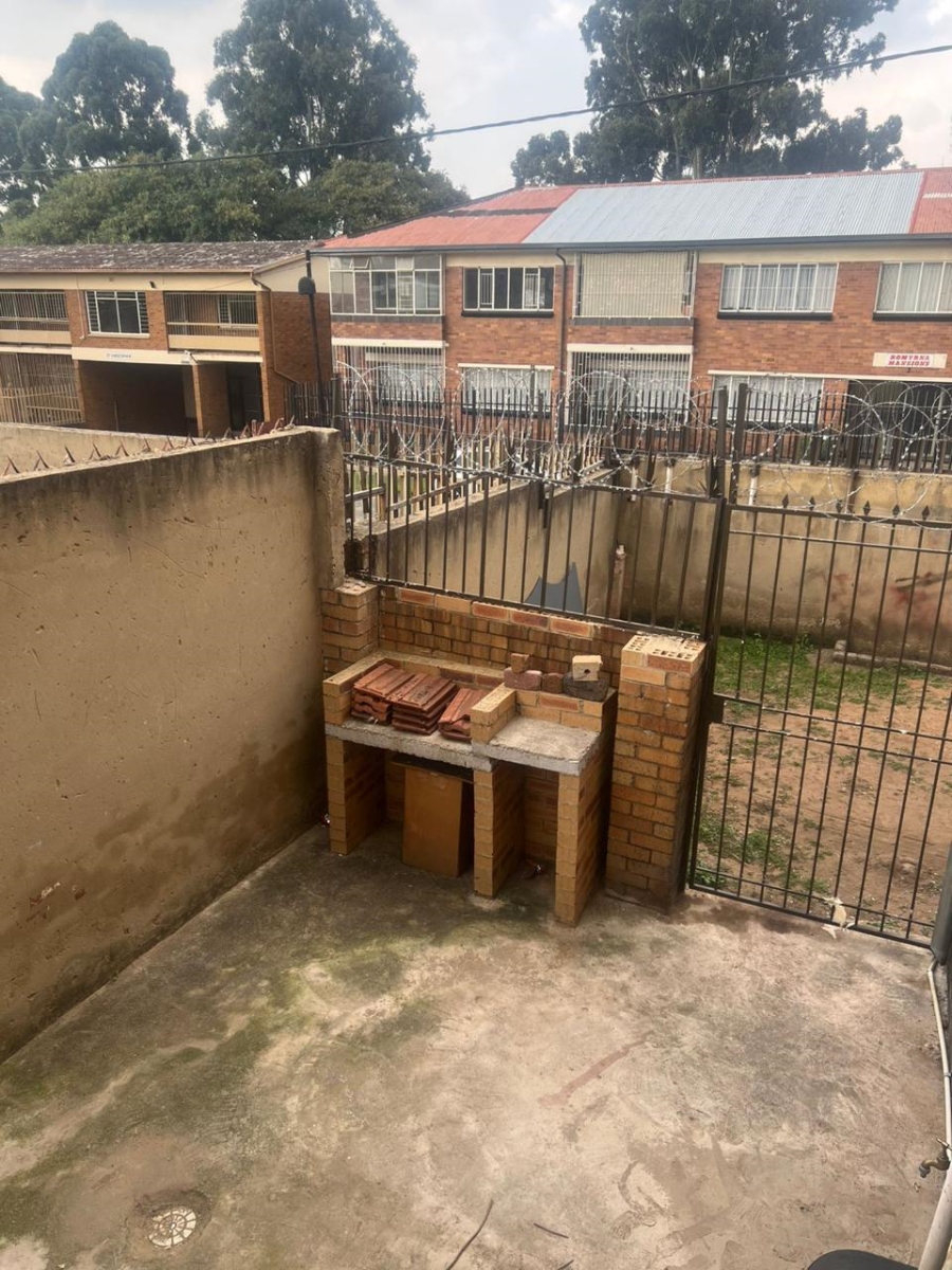 To Let 2 Bedroom Property for Rent in Rosettenville Gauteng