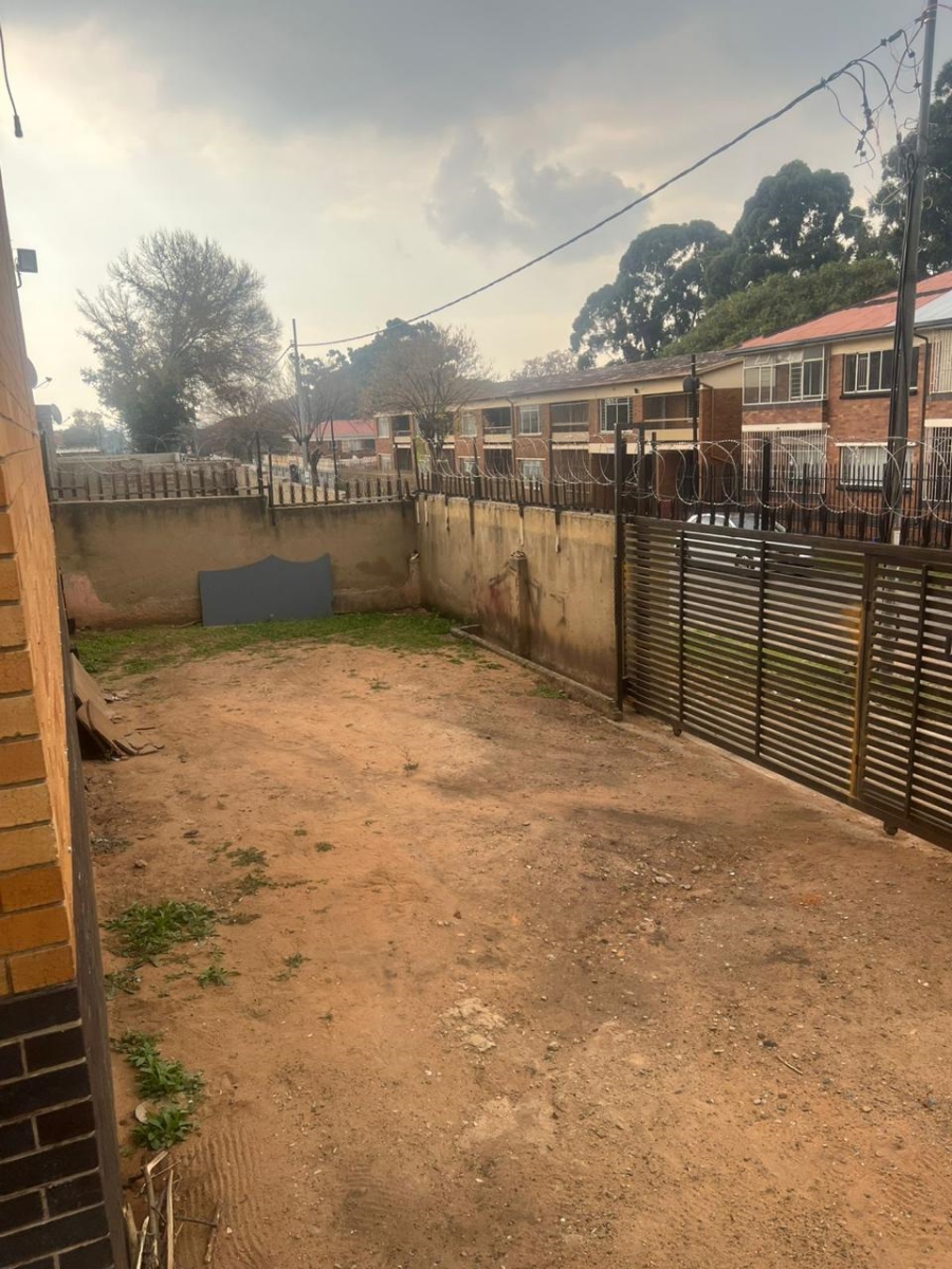 To Let 2 Bedroom Property for Rent in Rosettenville Gauteng