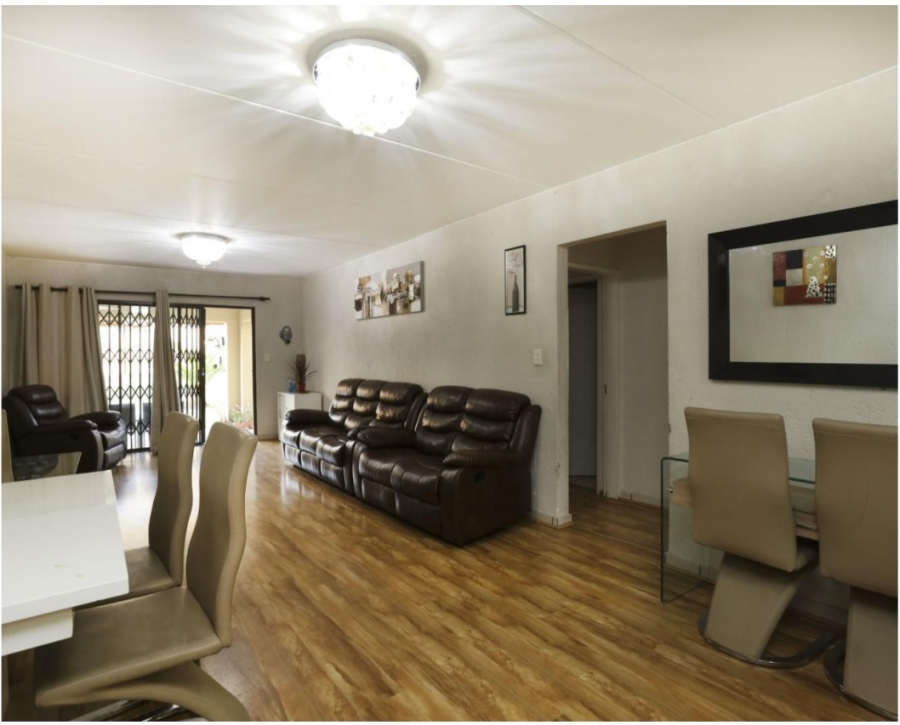 To Let 2 Bedroom Property for Rent in Sunninghill Gauteng