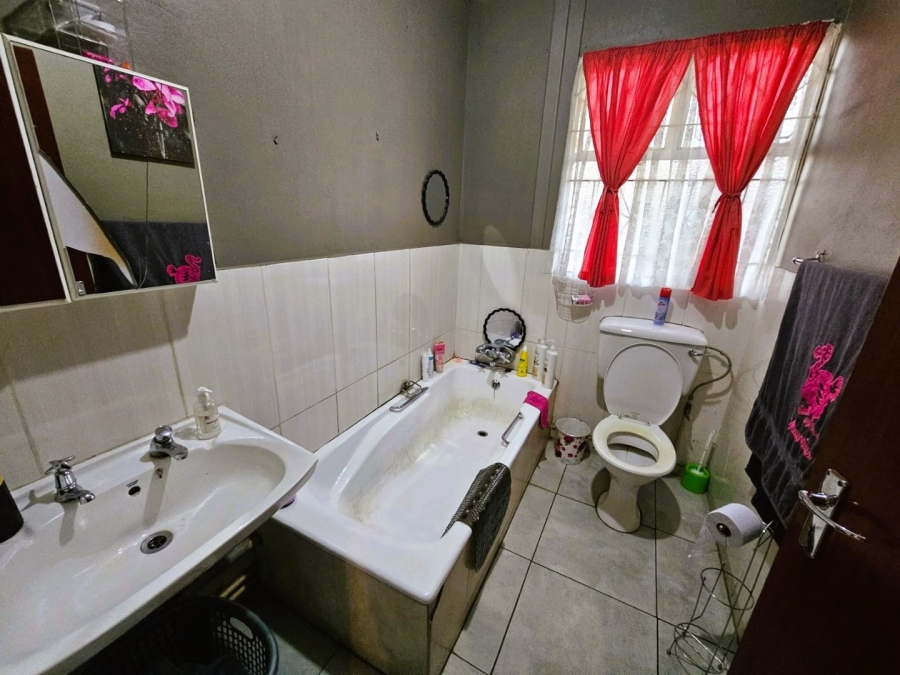 3 Bedroom Property for Sale in Glenvarloch Gauteng