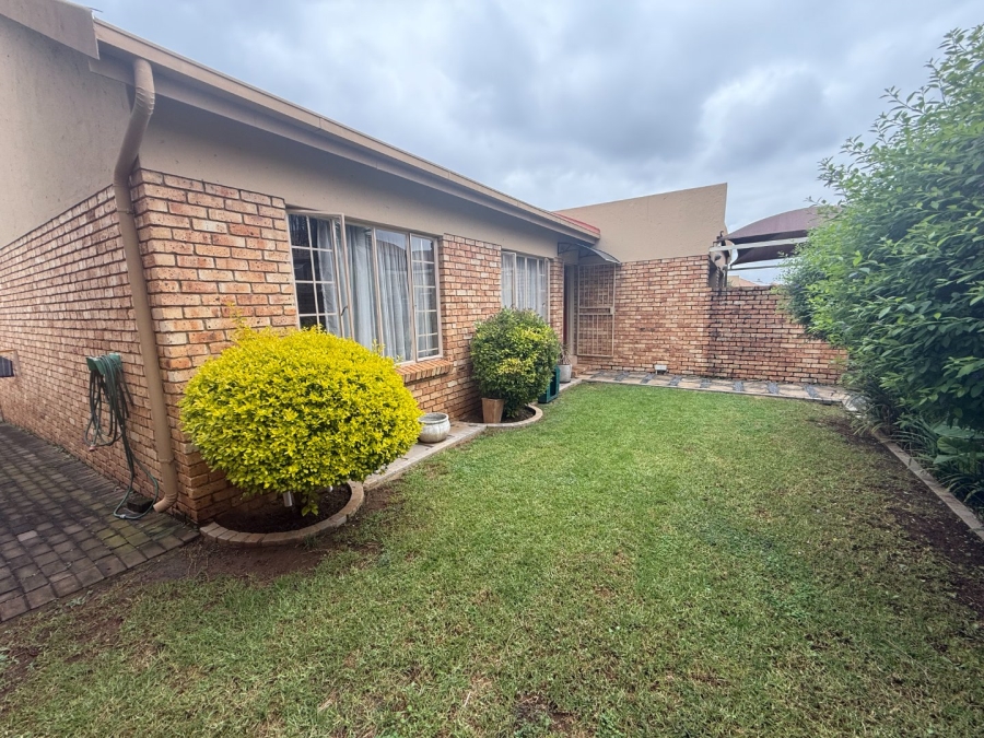 To Let 2 Bedroom Property for Rent in Amberfield Ridge Gauteng
