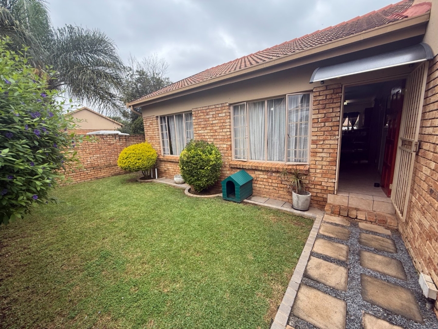 To Let 2 Bedroom Property for Rent in Amberfield Ridge Gauteng