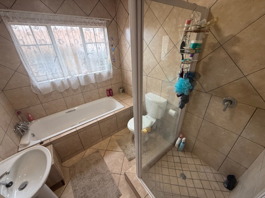 To Let 2 Bedroom Property for Rent in Amberfield Ridge Gauteng
