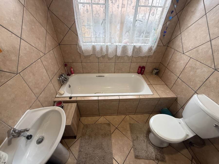 To Let 2 Bedroom Property for Rent in Amberfield Ridge Gauteng