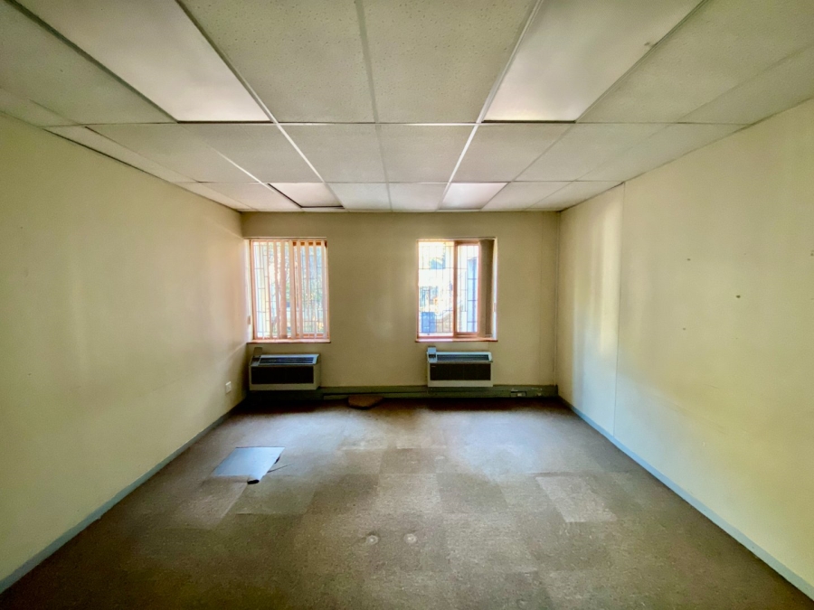 To Let Commercial Property for Rent in Vorna Valley Gauteng