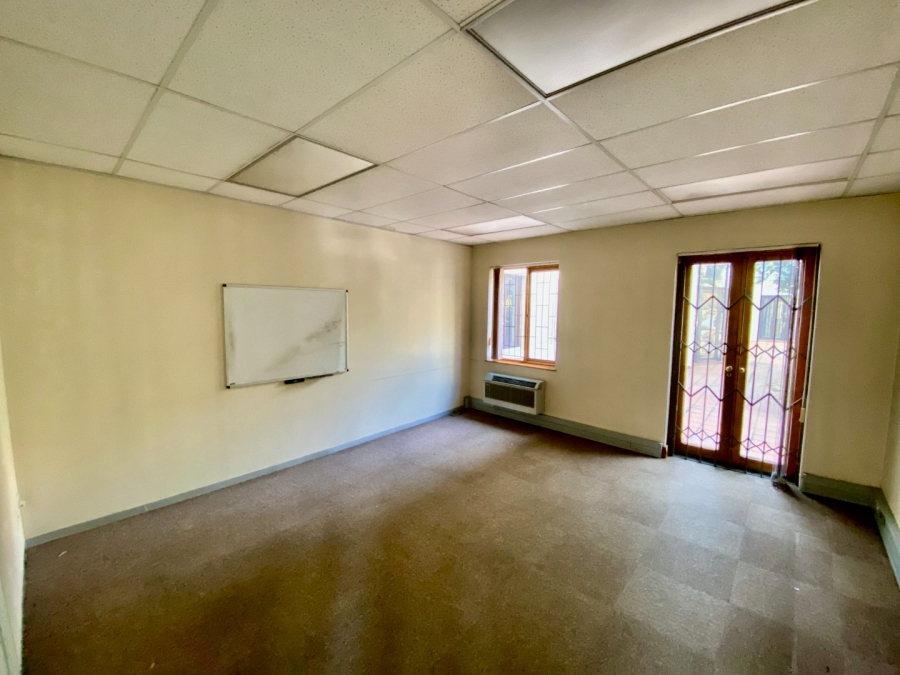 To Let Commercial Property for Rent in Vorna Valley Gauteng