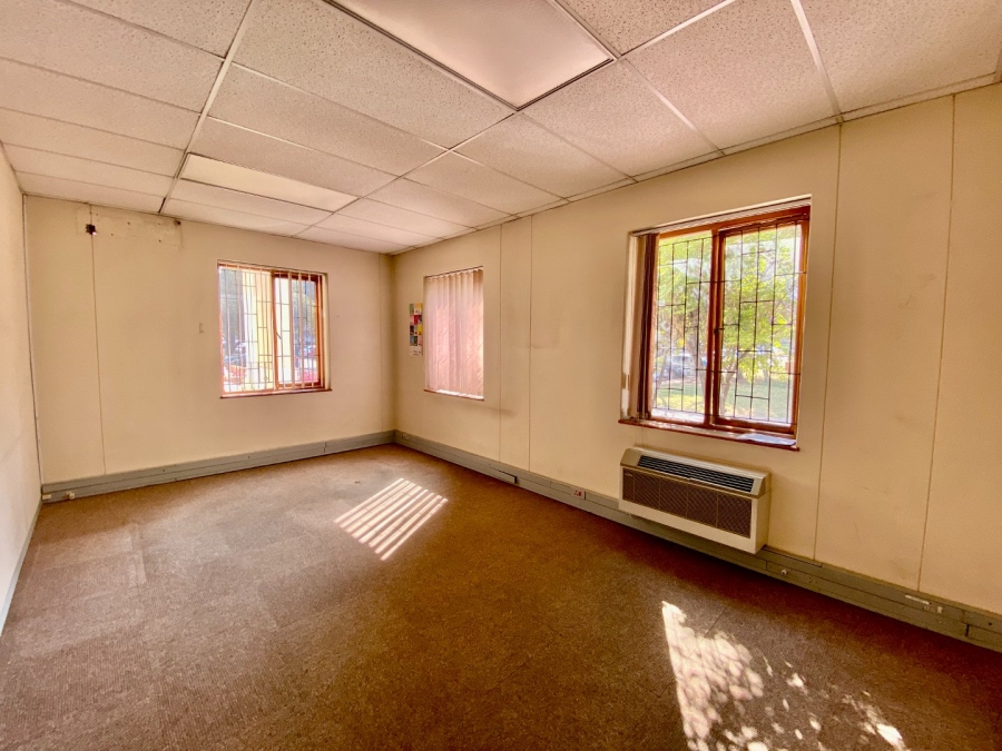 To Let Commercial Property for Rent in Vorna Valley Gauteng