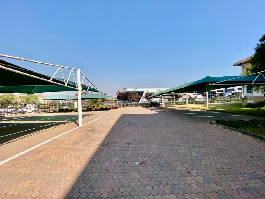 To Let Commercial Property for Rent in Vorna Valley Gauteng