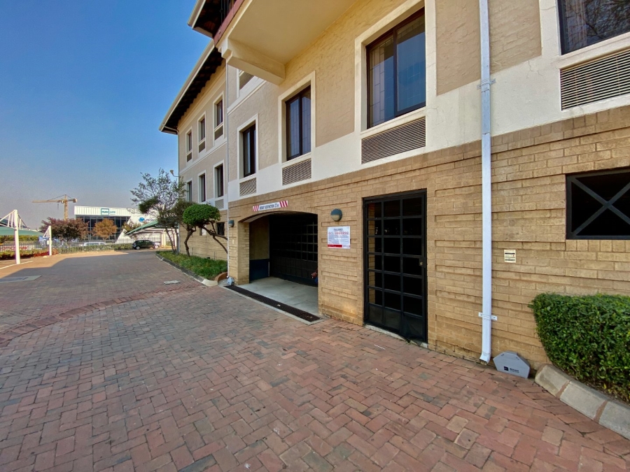 To Let Commercial Property for Rent in Vorna Valley Gauteng