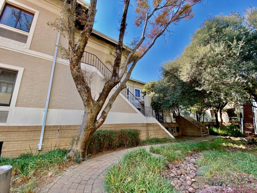 To Let Commercial Property for Rent in Vorna Valley Gauteng
