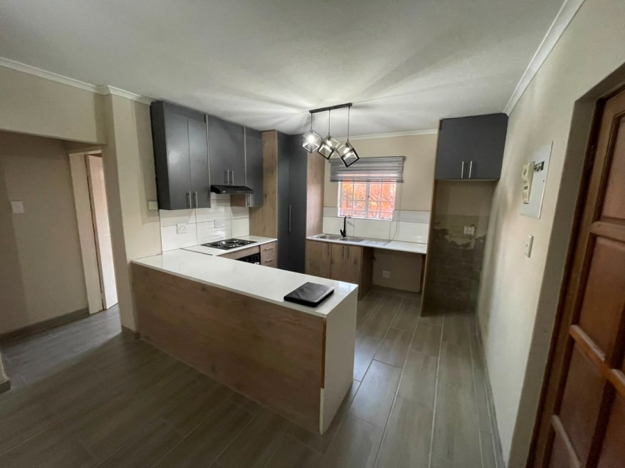 To Let 2 Bedroom Property for Rent in Castleview Gauteng