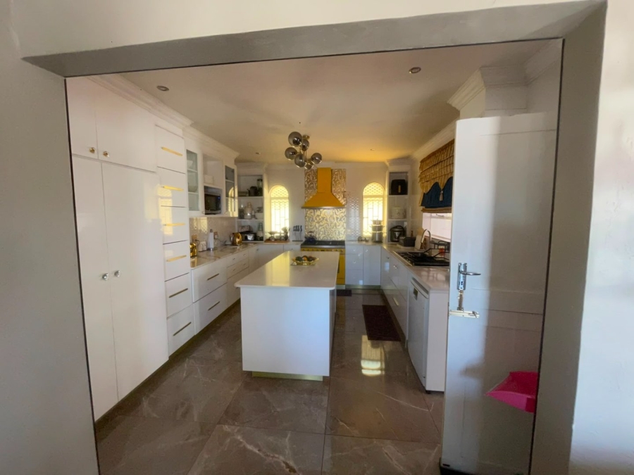 8 Bedroom Property for Sale in Glenvista Gauteng