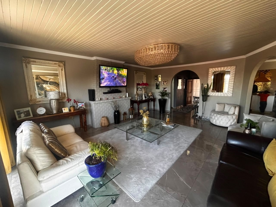 8 Bedroom Property for Sale in Glenvista Gauteng