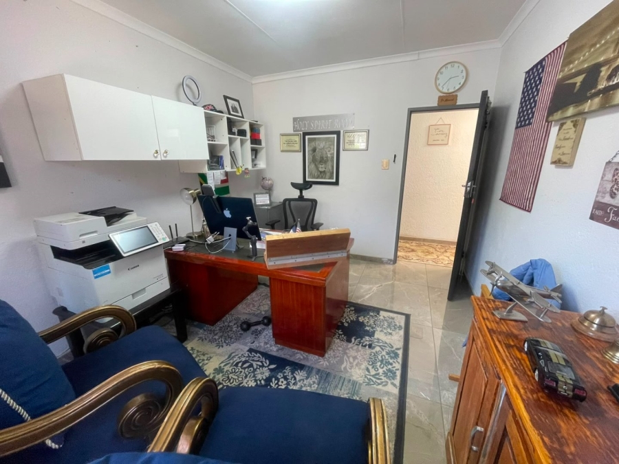 8 Bedroom Property for Sale in Glenvista Gauteng