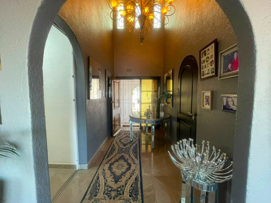 8 Bedroom Property for Sale in Glenvista Gauteng
