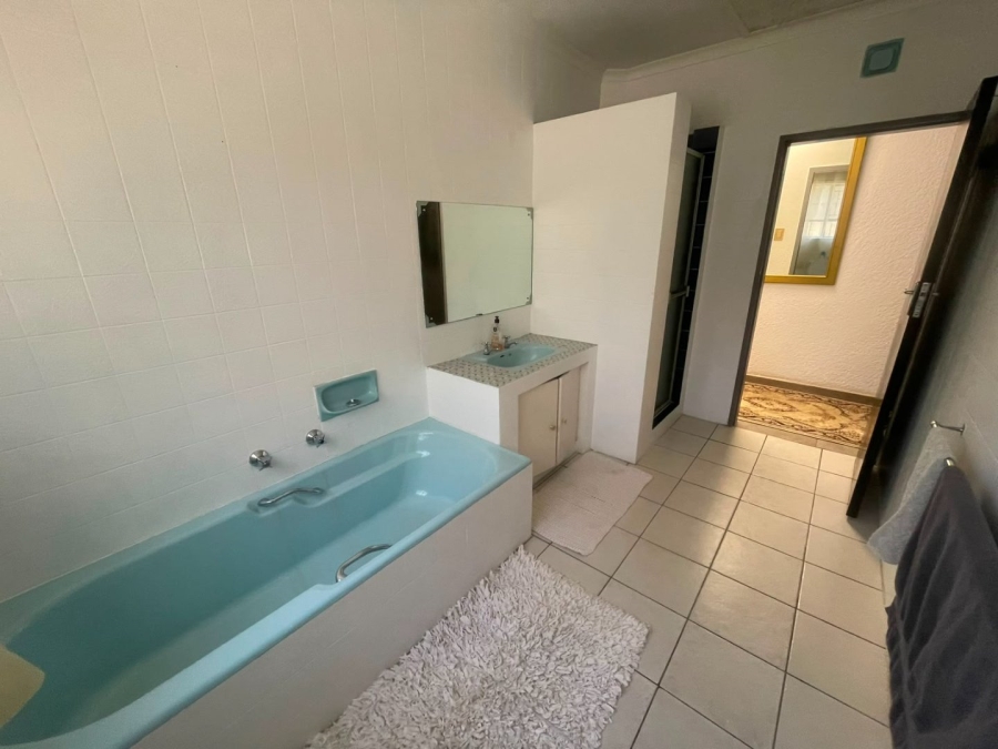 8 Bedroom Property for Sale in Glenvista Gauteng