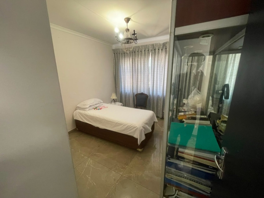 8 Bedroom Property for Sale in Glenvista Gauteng