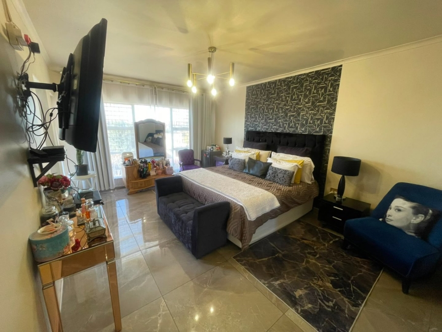 8 Bedroom Property for Sale in Glenvista Gauteng