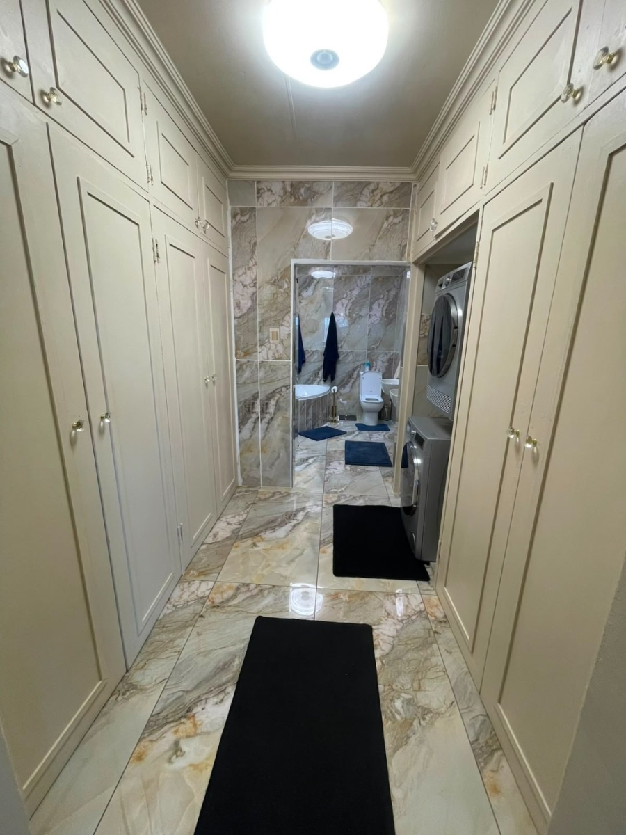 8 Bedroom Property for Sale in Glenvista Gauteng