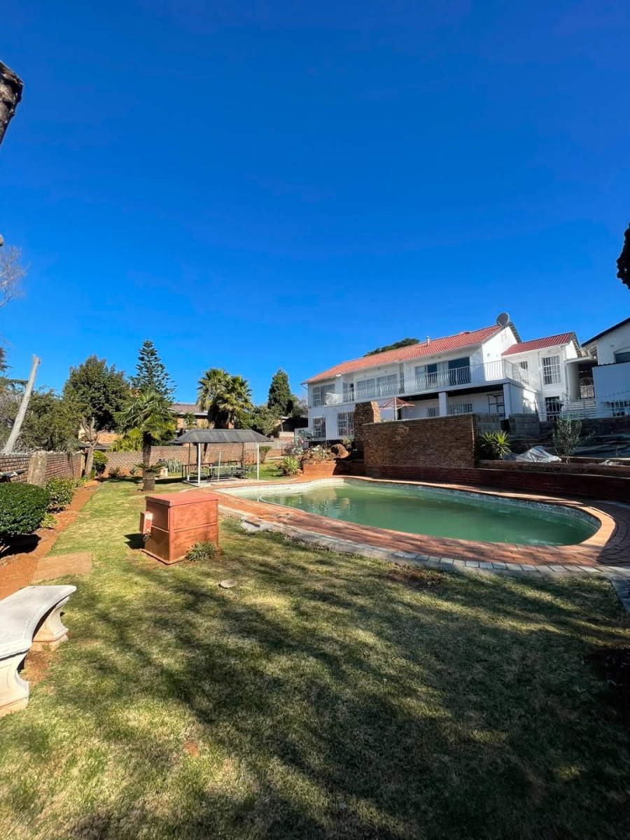 8 Bedroom Property for Sale in Glenvista Gauteng
