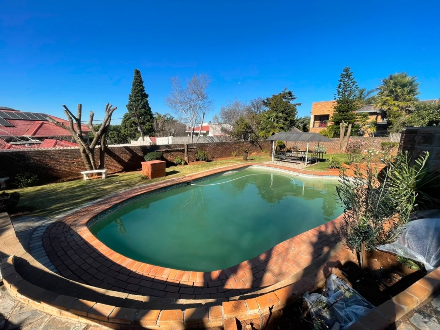 8 Bedroom Property for Sale in Glenvista Gauteng