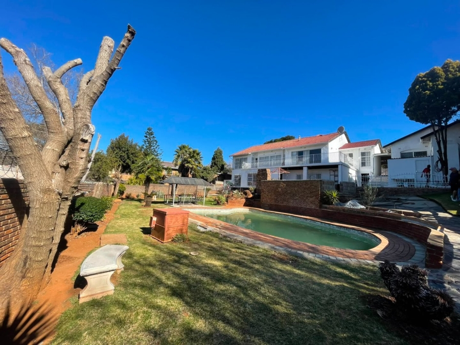 8 Bedroom Property for Sale in Glenvista Gauteng