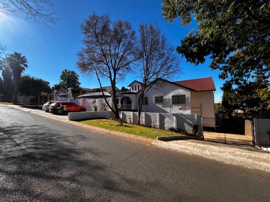 8 Bedroom Property for Sale in Glenvista Gauteng