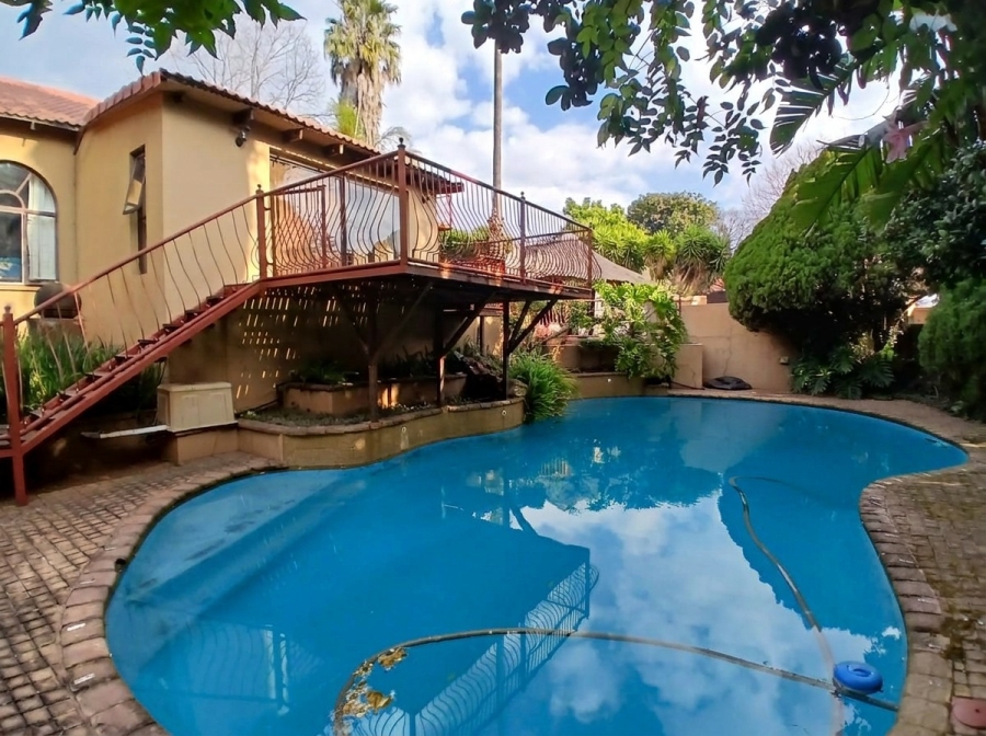 5 Bedroom Property for Sale in Garsfontein Gauteng