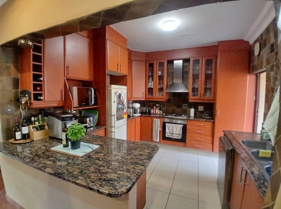 5 Bedroom Property for Sale in Garsfontein Gauteng