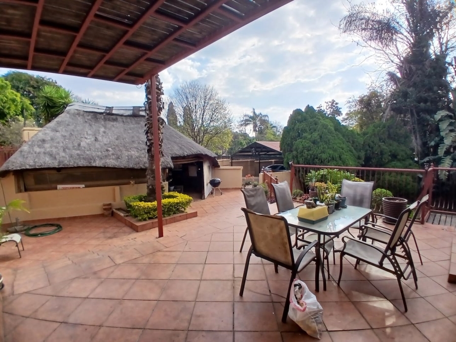 5 Bedroom Property for Sale in Garsfontein Gauteng