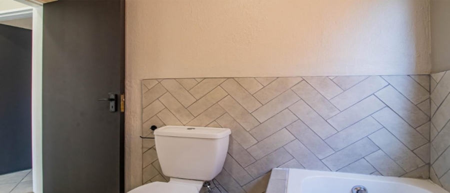 2 Bedroom Property for Sale in Roodepoort Central Gauteng