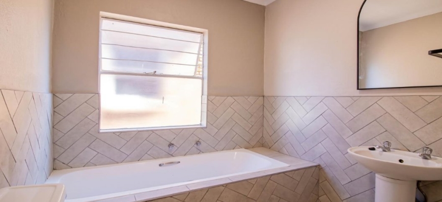 2 Bedroom Property for Sale in Roodepoort Central Gauteng