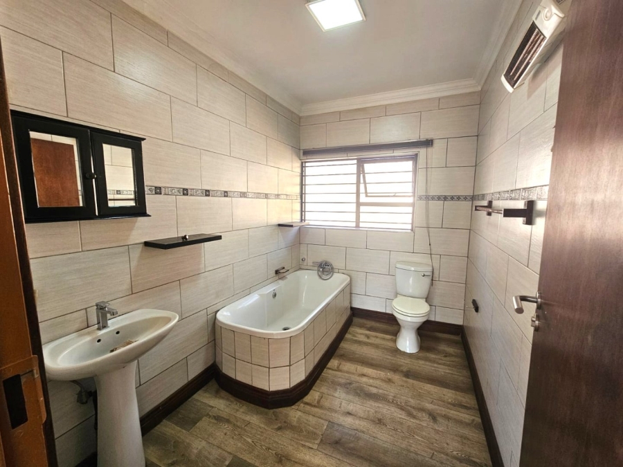 To Let 5 Bedroom Property for Rent in Eldoraigne Gauteng