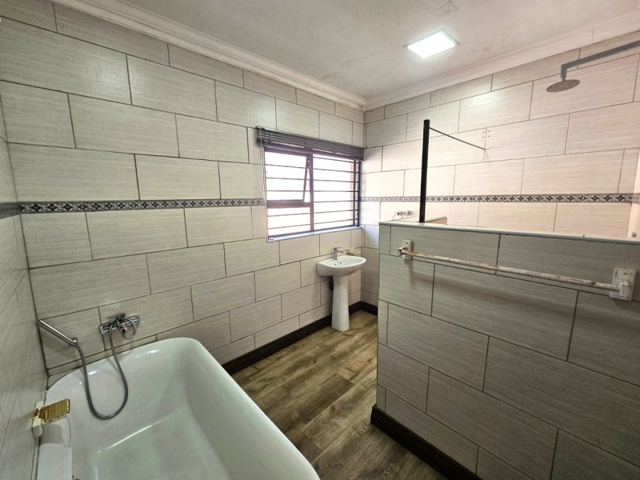 To Let 5 Bedroom Property for Rent in Eldoraigne Gauteng