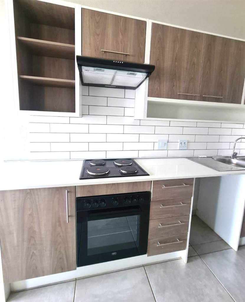 To Let 2 Bedroom Property for Rent in Glen Marais Gauteng