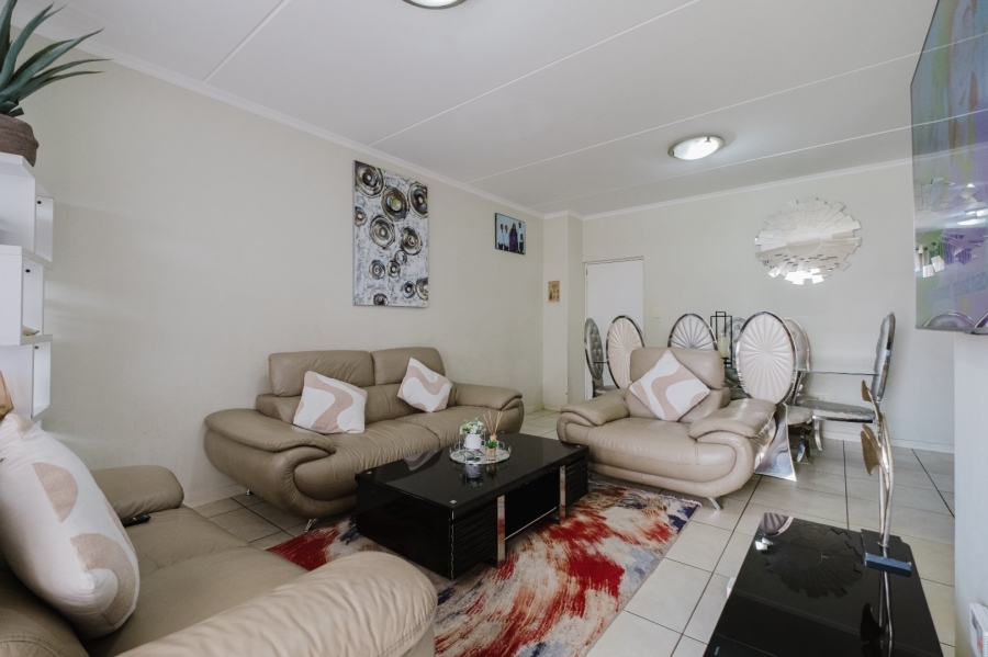 To Let 3 Bedroom Property for Rent in Oakdene Gauteng
